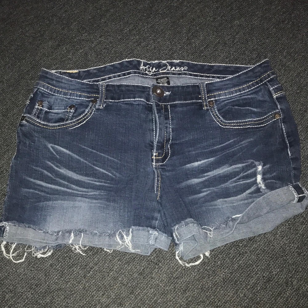 Ariya Jean shorts